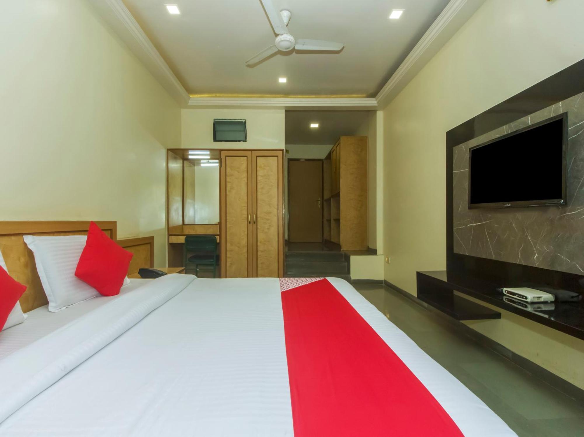Hotel New Uttam Hira Palace Nashik Exterior foto